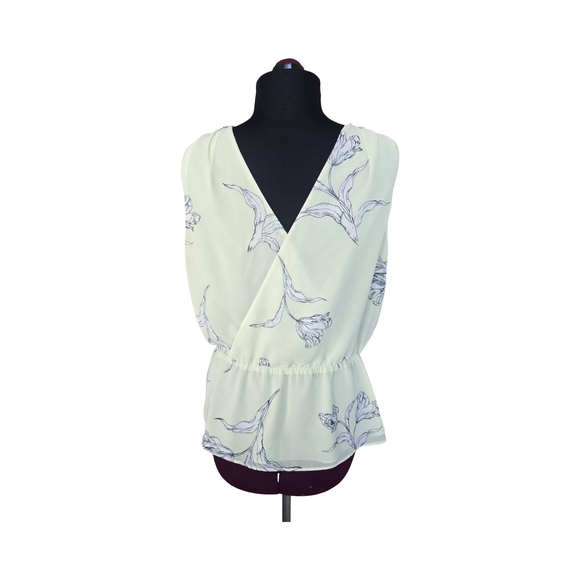 Banana Republic Light Yellow Floral Sleeveless Peplum Blouse Size M Feminine - Picture 3 of 6